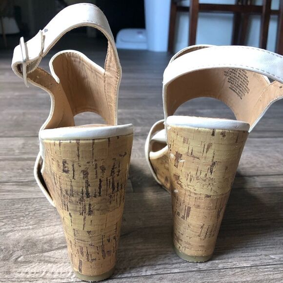 2/$20 Apt 9 White Wedge Cork Heel Strappy Heels Sandal - Picture 6 of 7
